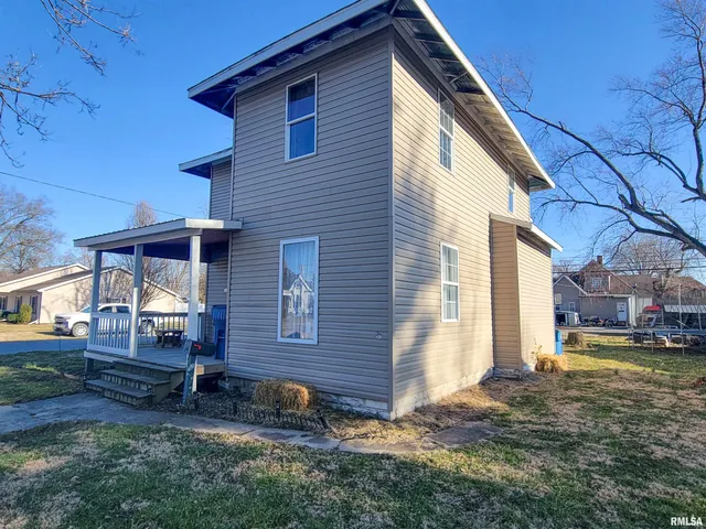 $55,000 | 334 East 4th Street, Flora, IL 62839