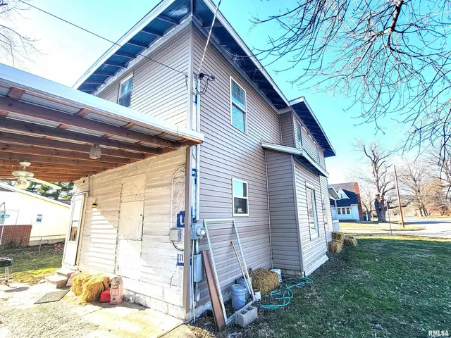$55,000 | 334 East 4th Street, Flora, IL 62839