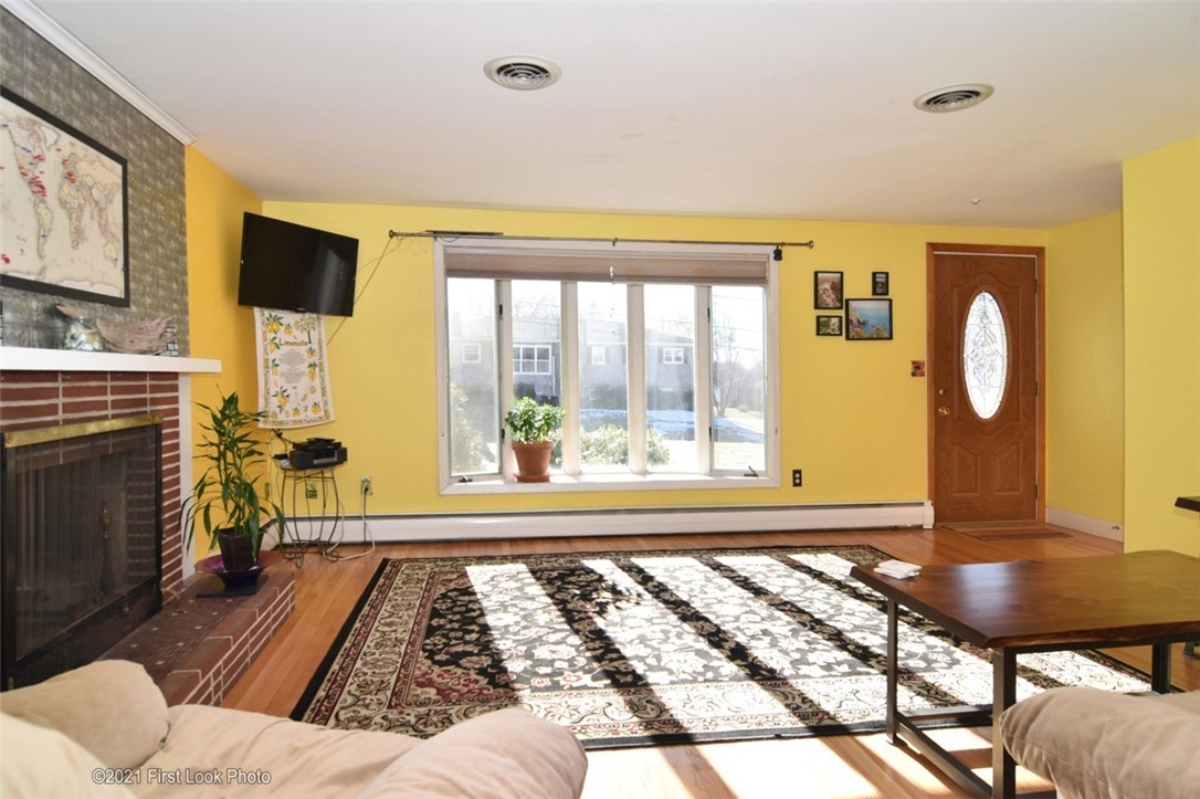27 Susan Circle Johnston, RI 02919 - Photo 15 of 32 Living Room/ Entrance