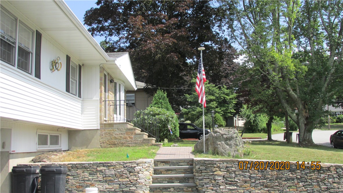 27 Susan Circle Johnston, RI 02919 - Photo 3 of 32