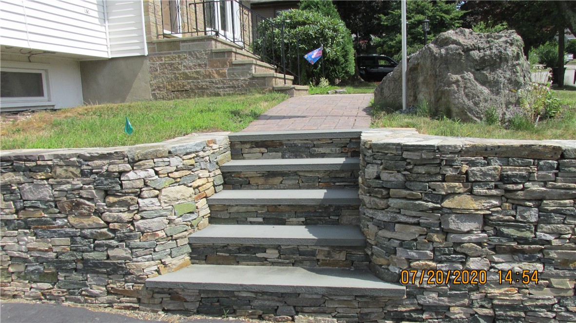 27 Susan Circle Johnston, RI 02919 - Photo 4 of 32