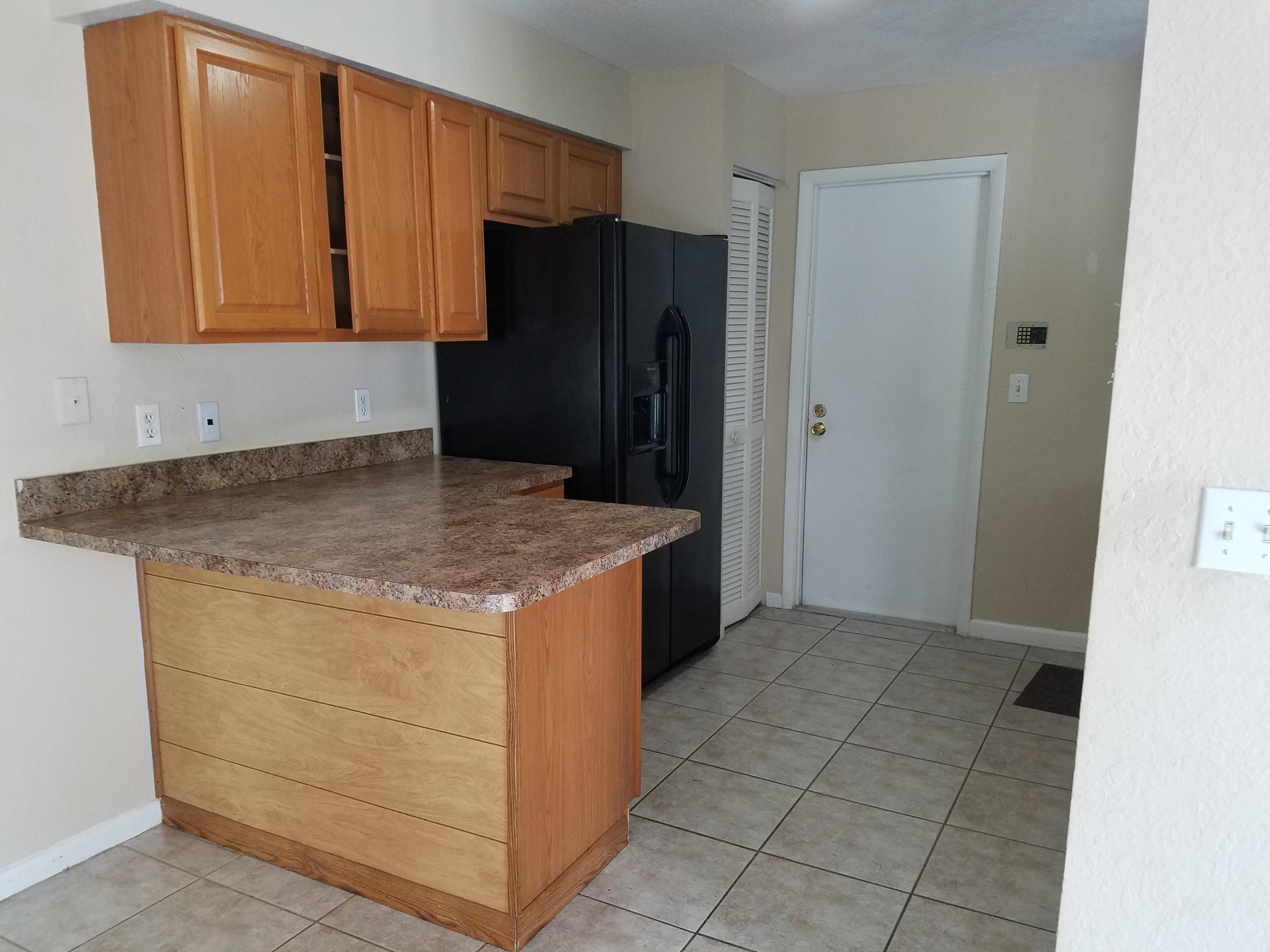934 Southwest Longfellow Road Port St. Lucie, FL 34953 - Photo 8 of 26 kitchen