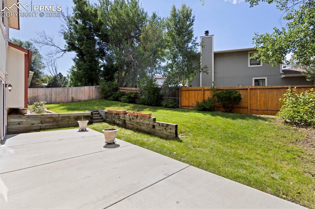 2113 Roundtop Court Colorado Springs, CO 80918 - Photo 31 of 34 a garden view with a seating space
