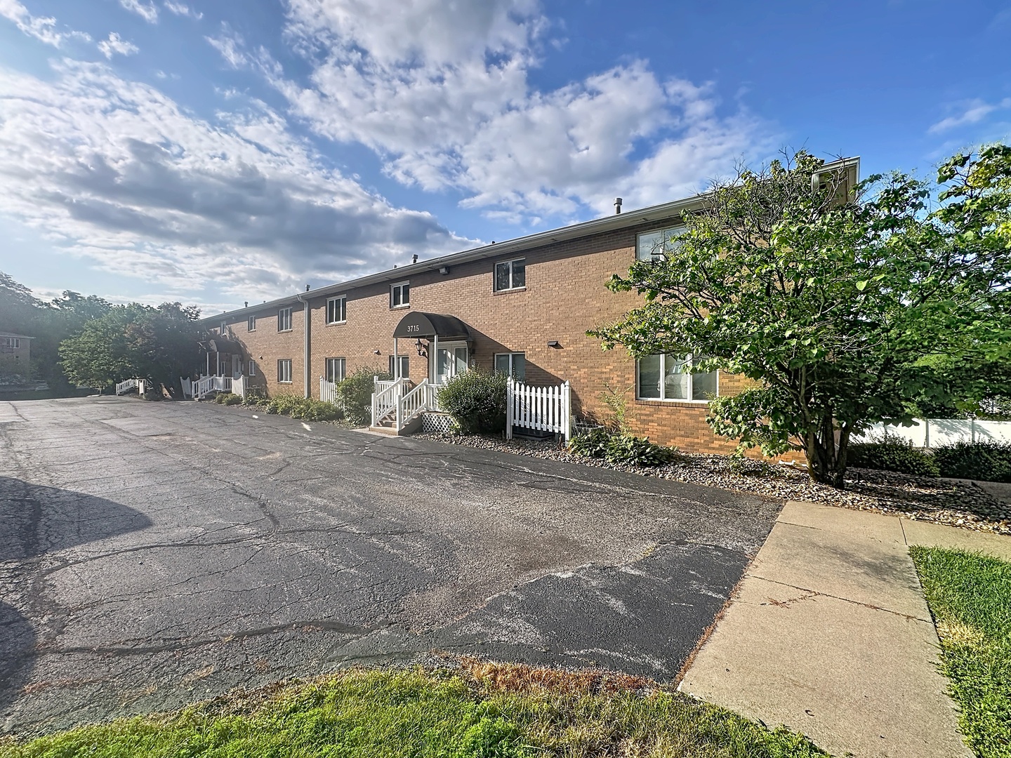 3715 35th Street, Unit 3 Moline, IL 61265 - Photo 2 of 21 Gallery Image 2