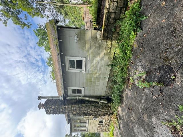 157 Tanglewylde Road Lake Peekskill, NY 10537 - Photo 3 of 13 a backyard of a house with lots of green space