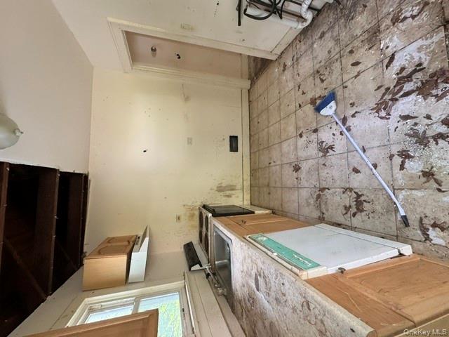 157 Tanglewylde Road Lake Peekskill, NY 10537 - Photo 7 of 13 a kitchen with a sink stove and cabinets