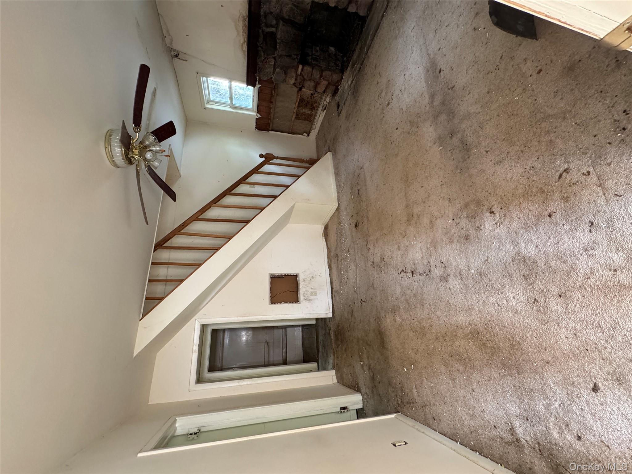 157 Tanglewylde Road Lake Peekskill, NY 10537 - Photo 8 of 13 a view of entryway and hall