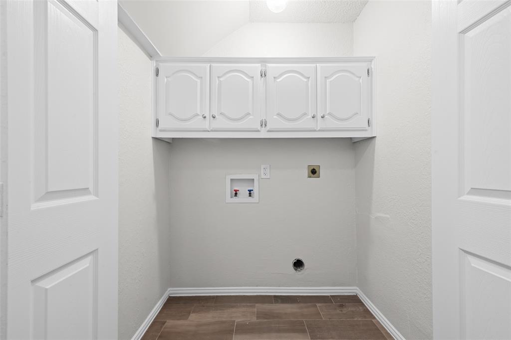 7501 Kings Ridge Road Frisco, TX 75035 - Photo 21 of 27 a view of cabinets