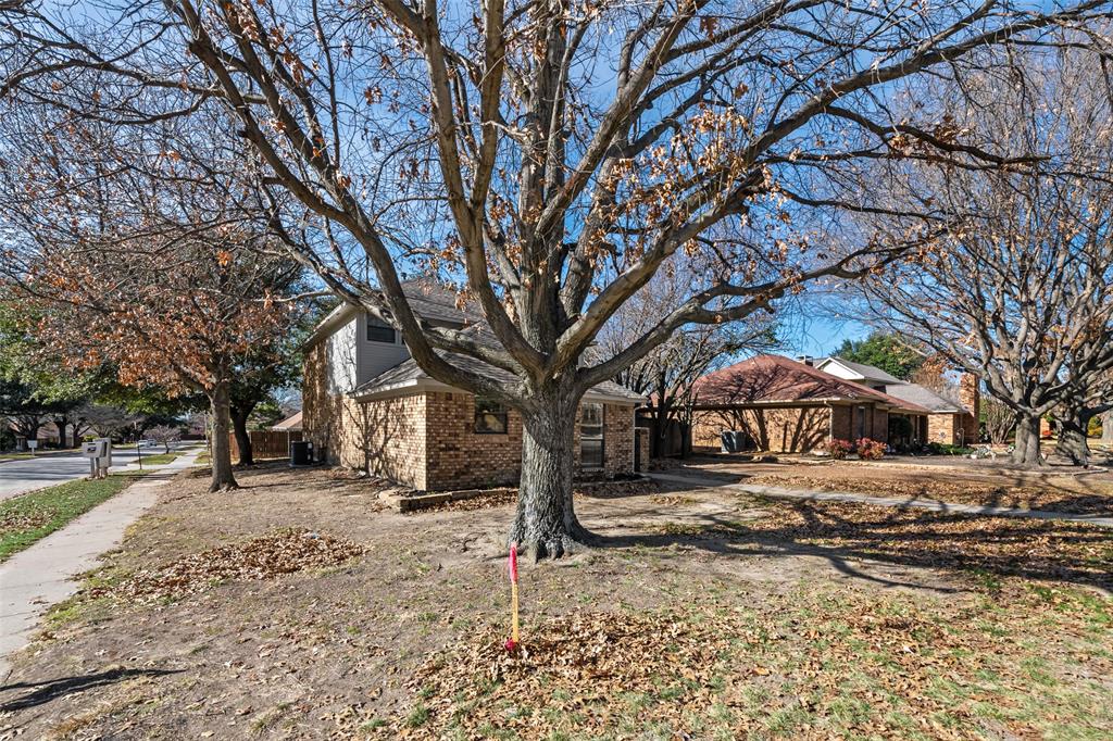 7501 Kings Ridge Road Frisco, TX 75035 - Photo 3 of 27 a street view with large trees