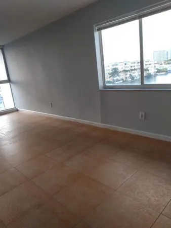 $2,650 | 8001 Crespi Boulevard, Unit 5C, Miami Beach, FL 33141