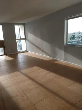 $2,650 | 8001 Crespi Boulevard, Unit 5C, Miami Beach, FL 33141