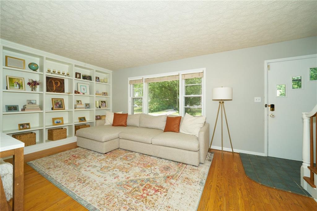 6269 Douglas Road Indianapolis, IN 46220 - Photo 4 of 32 Gallery Image 4