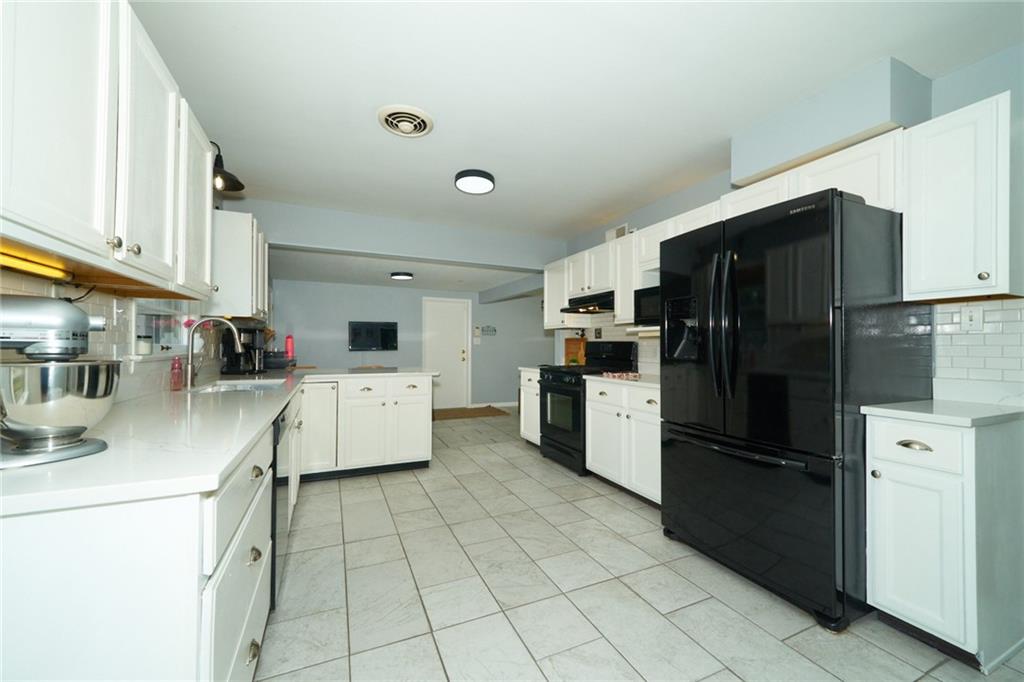 6269 Douglas Road Indianapolis, IN 46220 - Photo 9 of 32 Gallery Image 9