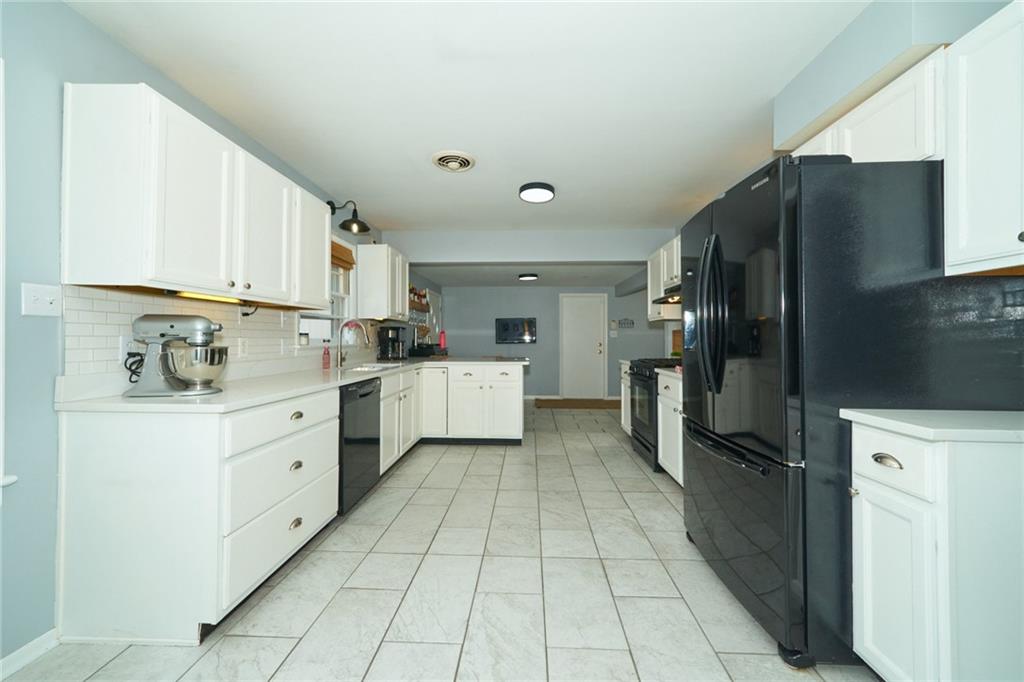 6269 Douglas Road Indianapolis, IN 46220 - Photo 10 of 32 Gallery Image 10
