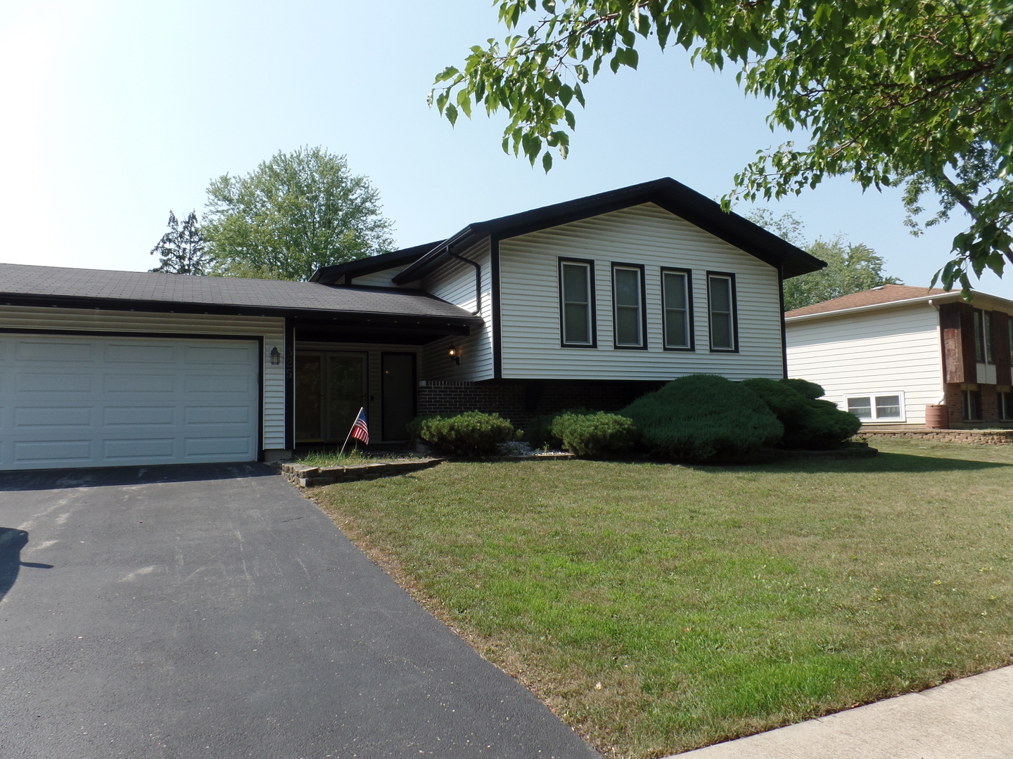 325 North Pinecrest Road Bolingbrook, IL 60440 - Photo 1 of 22