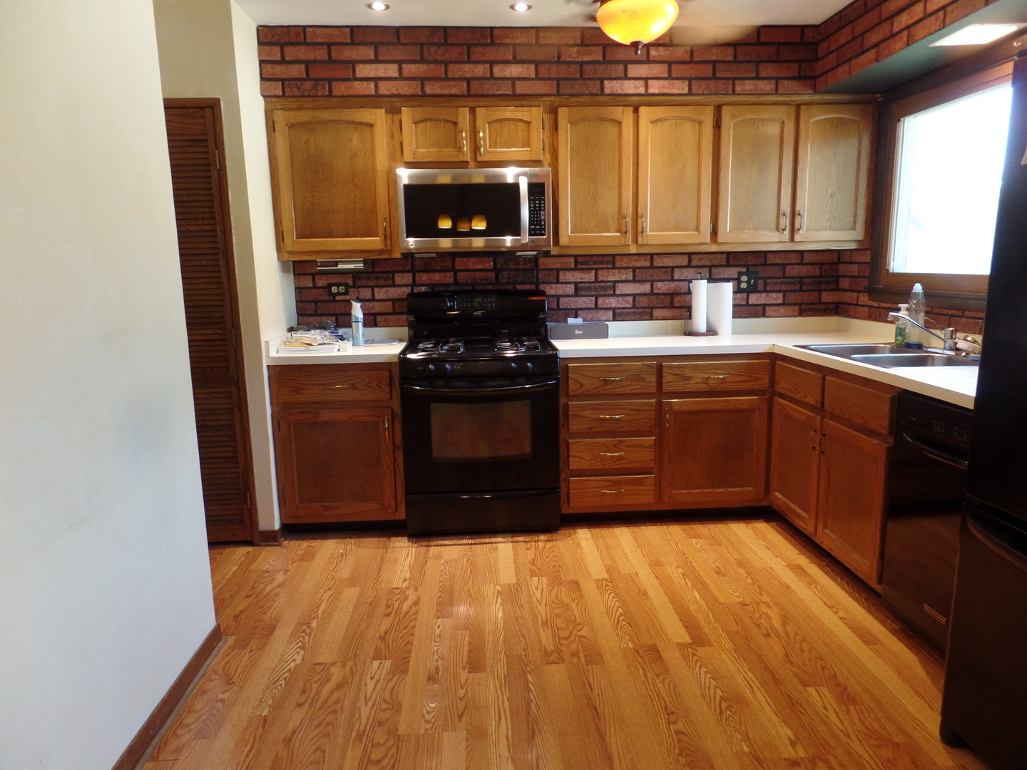 325 North Pinecrest Road Bolingbrook, IL 60440 - Photo 8 of 22
