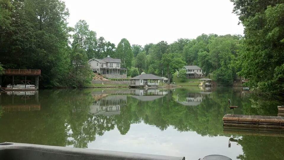 2707 Northridge Road Hardy, VA 24101 - Photo 2 of 20 Cove looking out