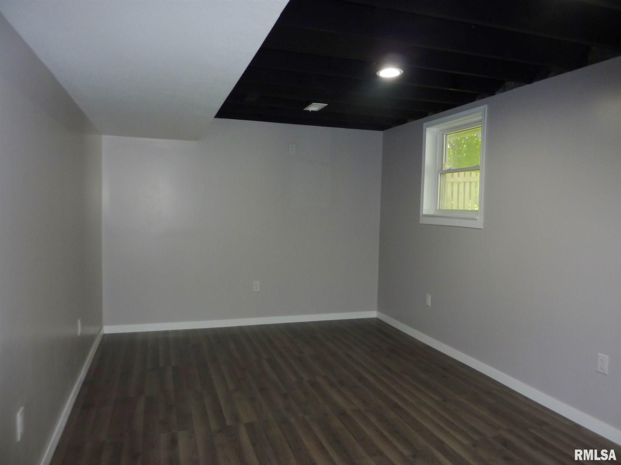 131 Westerfield Road Davenport, IA 52806 - Photo 12 of 17 Gallery Image 12