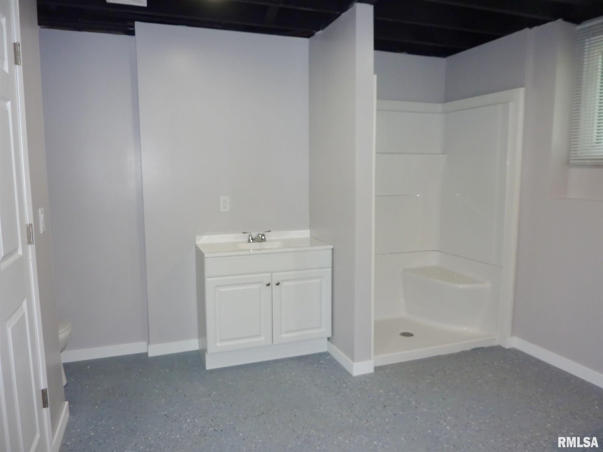 131 Westerfield Road Davenport, IA 52806 - Photo 13 of 17 Gallery Image 13
