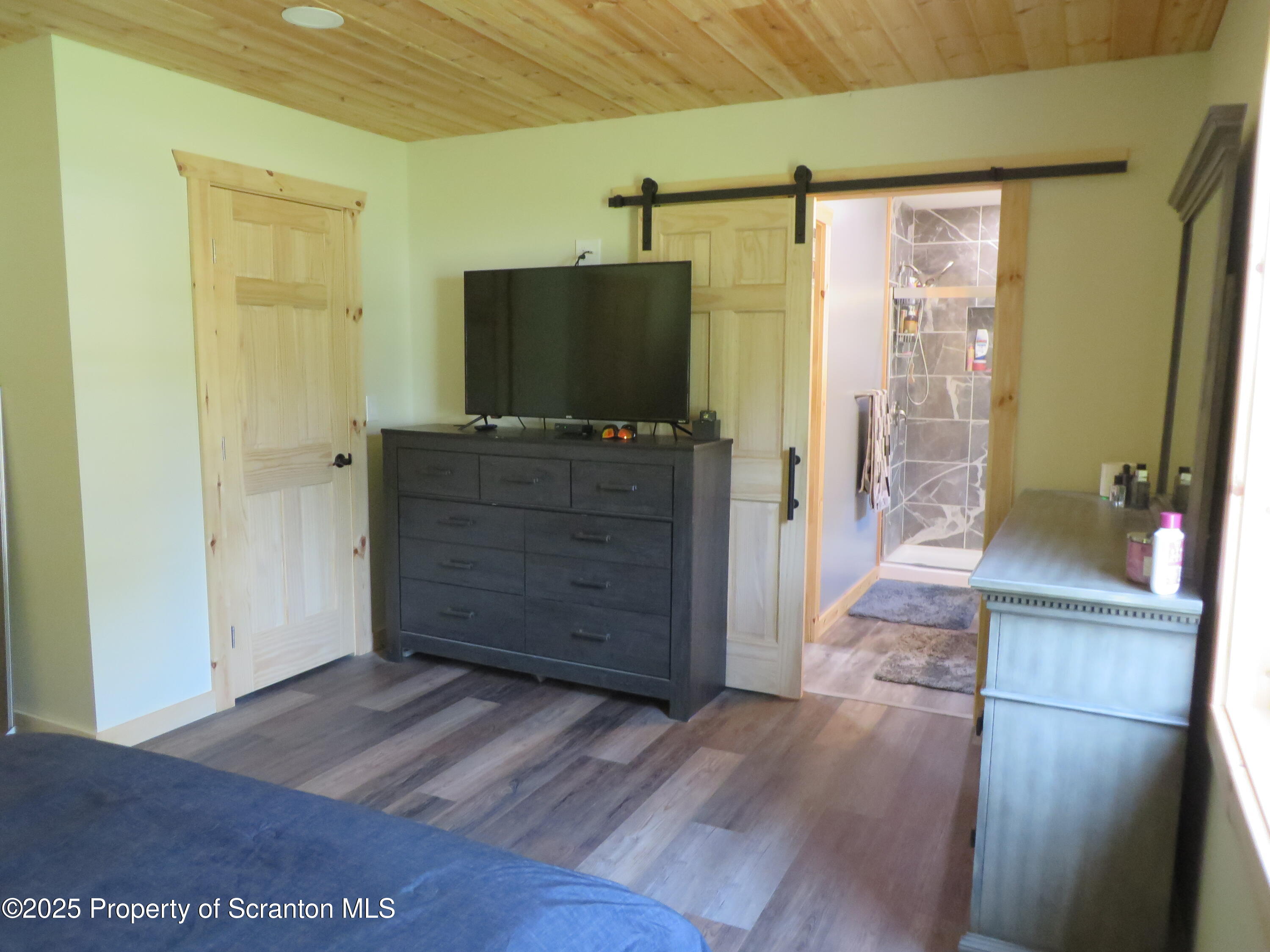1656 Mt Cobb Road Moscow, PA 18444 - Photo 20 of 36 20-Primary Bed
