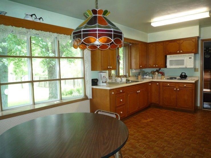 9309 Kleinman Road Highland, IN 46322 - Photo 3 of 10 a room with window and cabinets