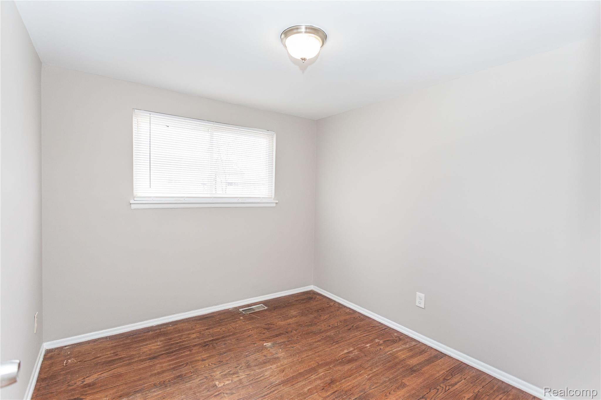28900 York Street Inkster, MI 48141 - Photo 15 of 27 -11.jpg