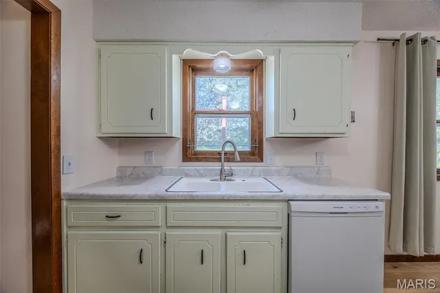 $180,000 | 730 Tower Road, Lebanon, MO 65536