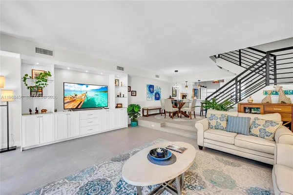 $5,500 | 7018 Southwest 53rd Lane, Miami, FL 33155