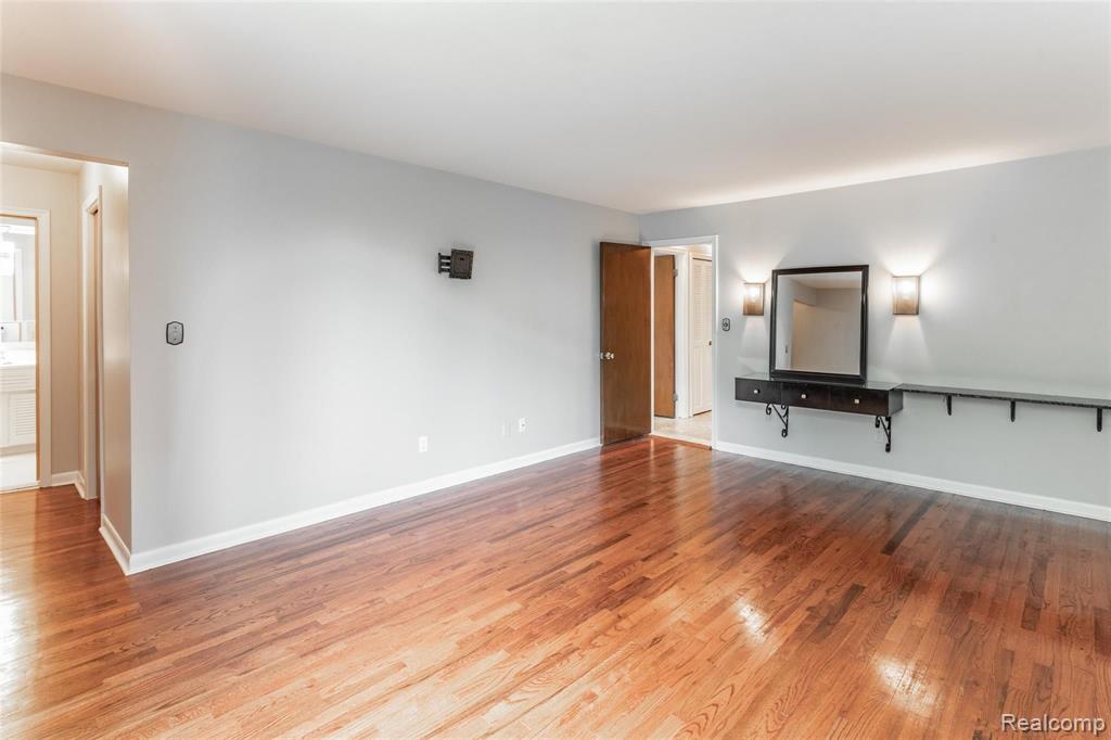 4041 West Maple Road, Unit 104 Bloomfield Hills, MI 48301 - Photo 15 of 25