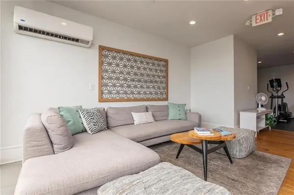 $2,200 | 221 Chartres Street, Unit 501, New Orleans, LA 70130