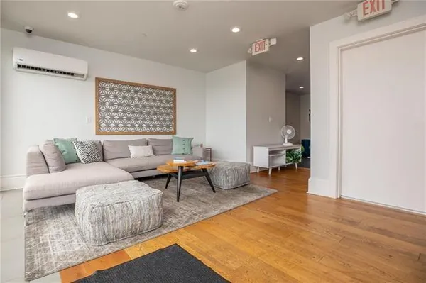 $2,200 | 221 Chartres Street, Unit 501, New Orleans, LA 70130