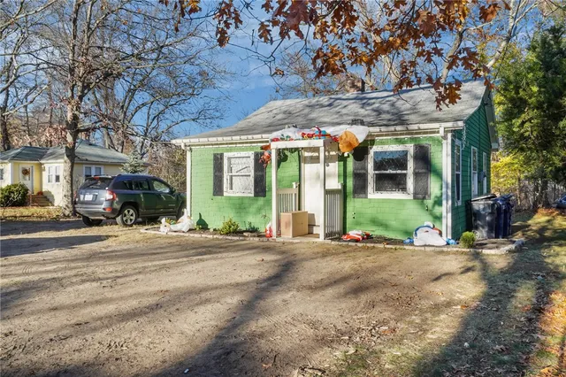 $320,000 | 355 Church Avenue, Warwick, RI 02889