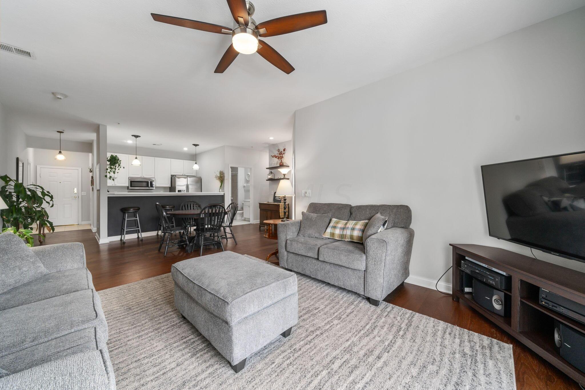 2245 Riverside Drive, Unit 203 Columbus, OH 43221 - Photo 13 of 35 Living Room