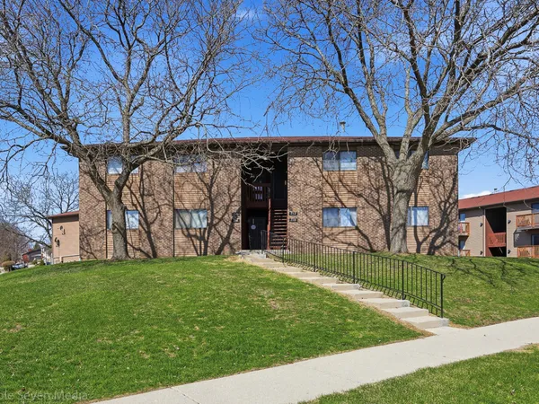 $214,900 | 714 Division Street, Unit G1G2, South Elgin, IL 60177