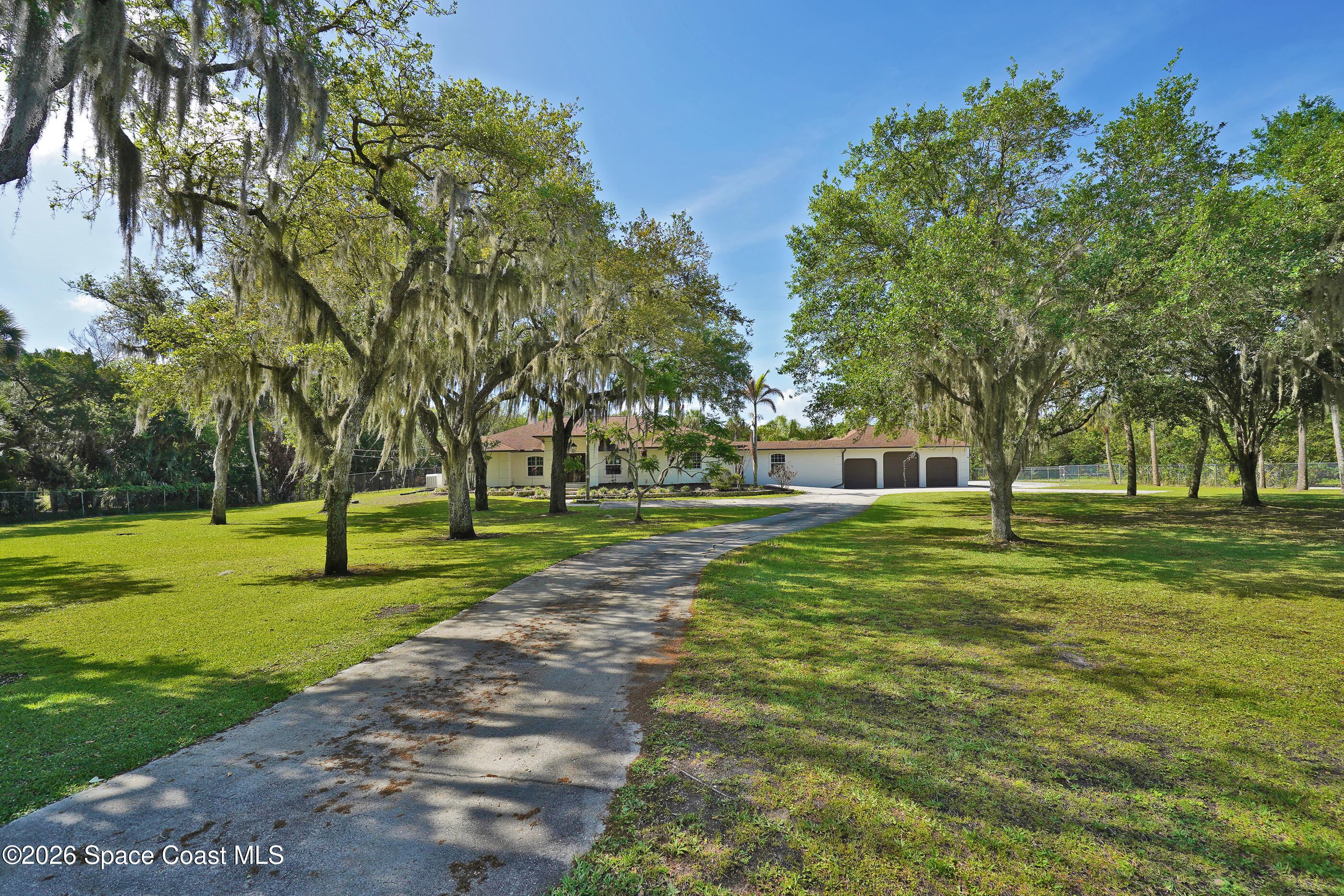 475 East Hall Road Merritt Island, FL 32953 - Photo 31 of 48 Driveway