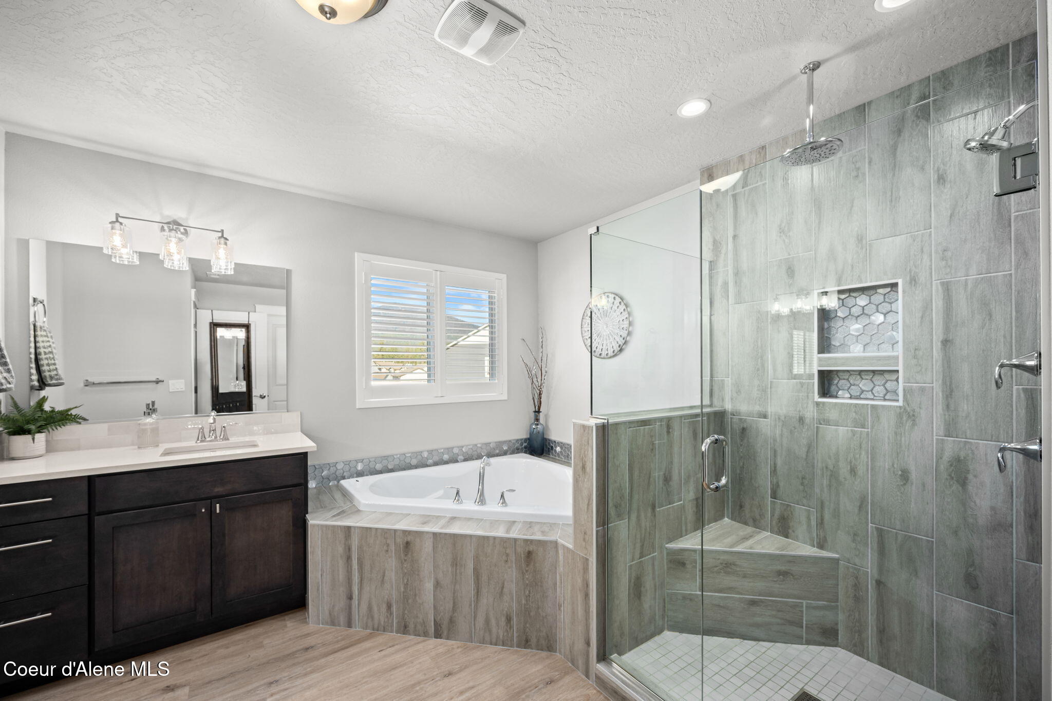 15289 North Liane Lane Rathdrum, ID 83858 - Photo 20 of 64 Luxurious Master Bathroom