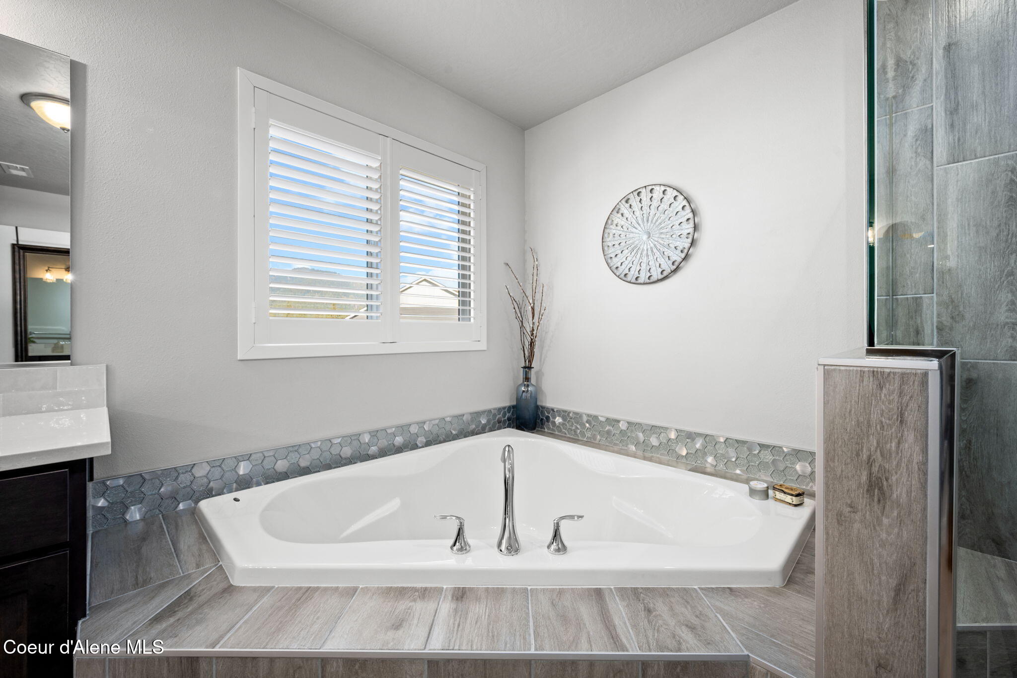 15289 North Liane Lane Rathdrum, ID 83858 - Photo 21 of 64 Corner soaking tub