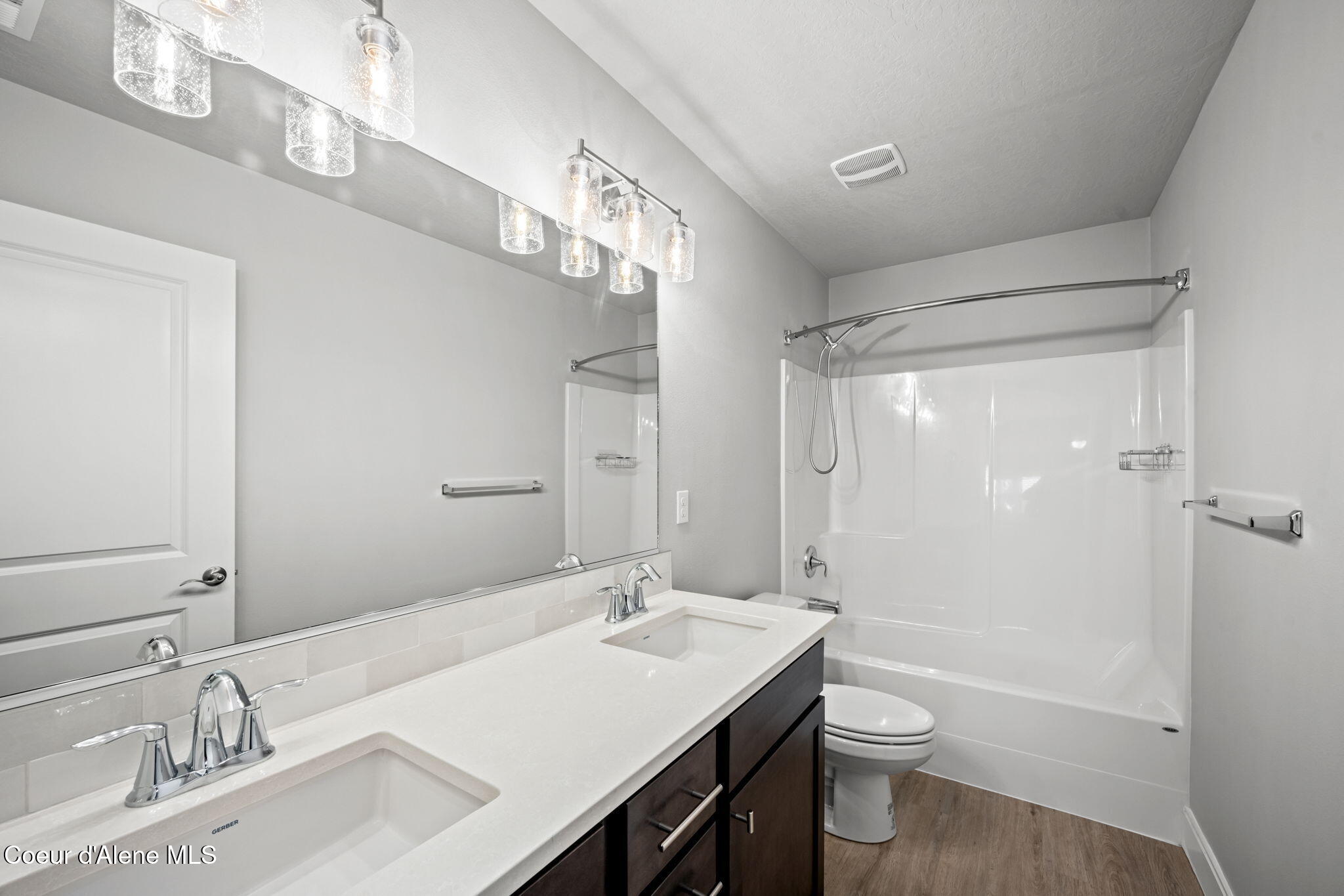 15289 North Liane Lane Rathdrum, ID 83858 - Photo 28 of 64 Upstairs guest bathroom w/dual vanity