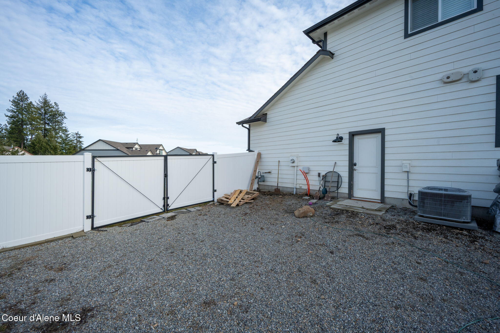 15289 North Liane Lane Rathdrum, ID 83858 - Photo 47 of 64 Double gate with full gravel