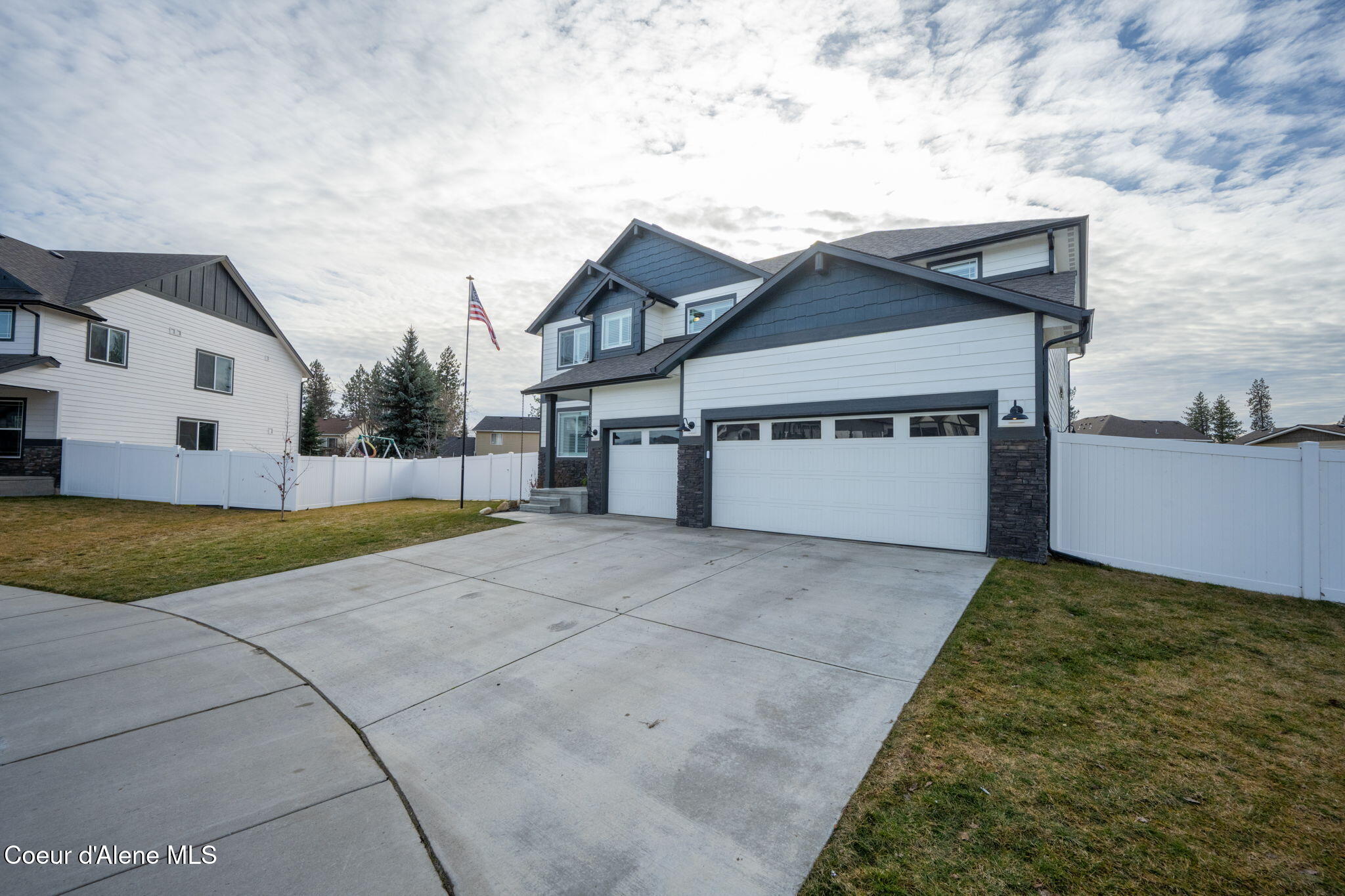 15289 North Liane Lane Rathdrum, ID 83858 - Photo 52 of 64 Plenty of parking