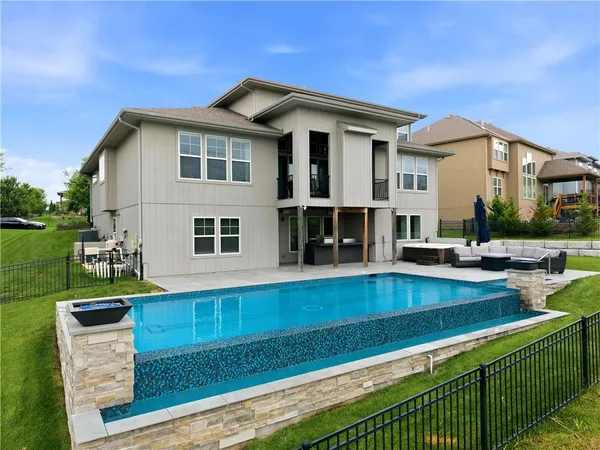 $1,025,000 | 24957 West 114th Street, Olathe, KS 66061