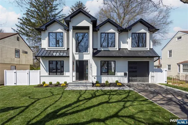 $1,799,999 | 395 Hickory Avenue, Paramus, NJ 07652
