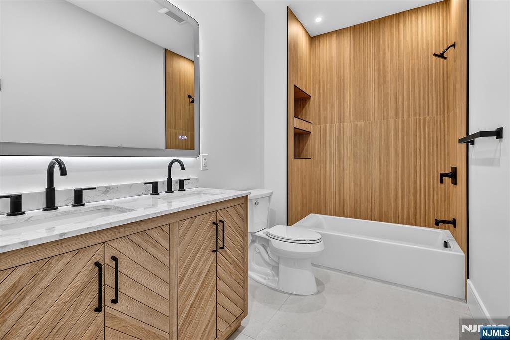 395 Hickory Avenue Paramus, NJ 07652 - Photo 31 of 38