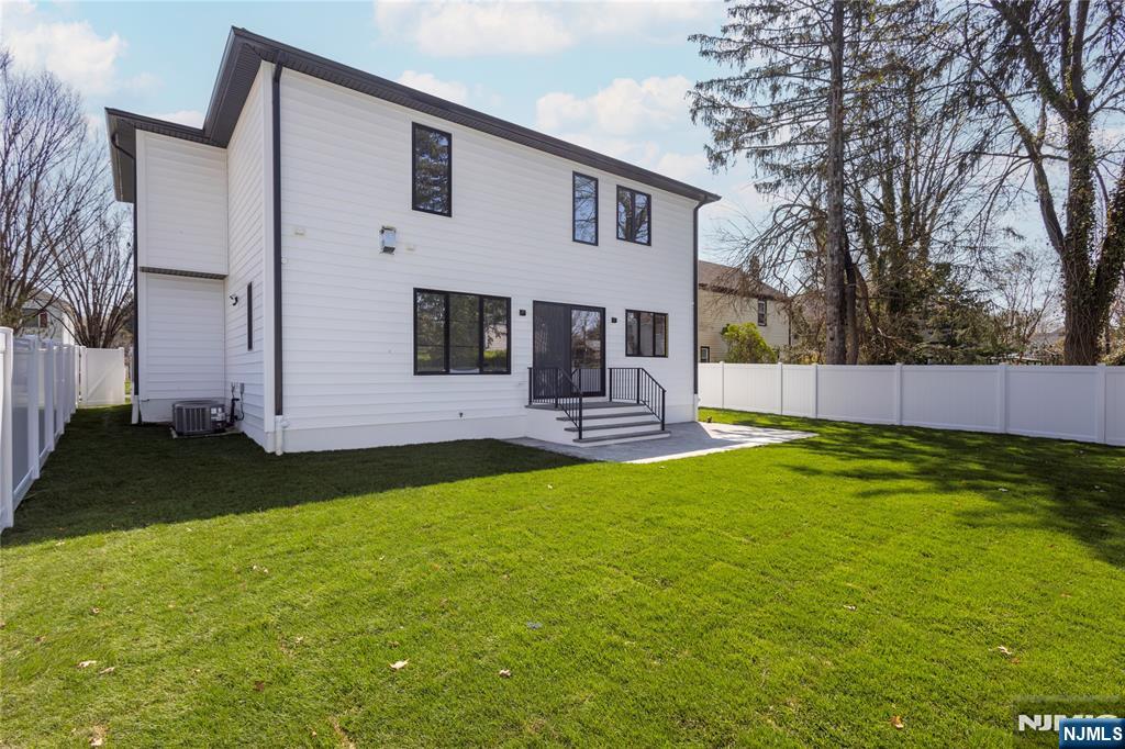 395 Hickory Avenue Paramus, NJ 07652 - Photo 38 of 38