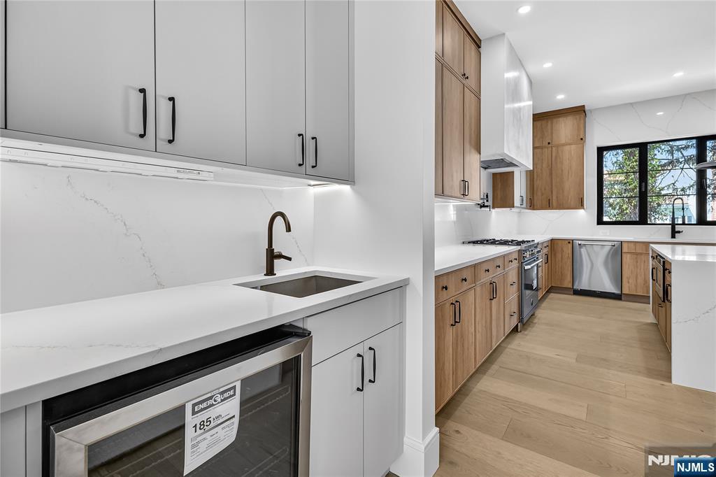 395 Hickory Avenue Paramus, NJ 07652 - Photo 8 of 38