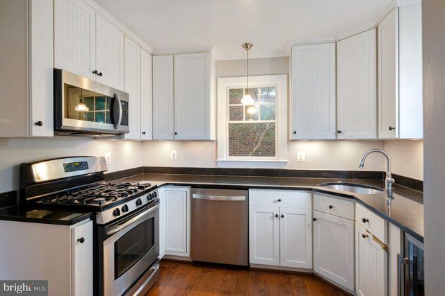 $985,000 | 104 East Oak Street, Alexandria, VA 22301