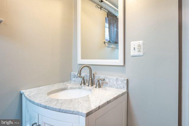 $985,000 | 104 East Oak Street, Alexandria, VA 22301