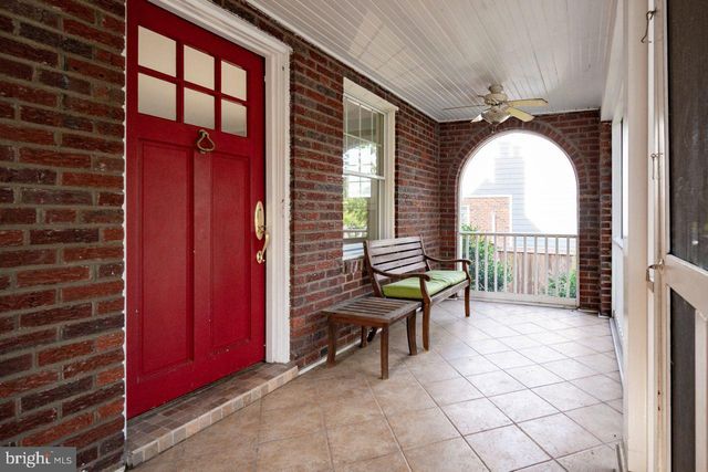 $985,000 | 104 East Oak Street, Alexandria, VA 22301