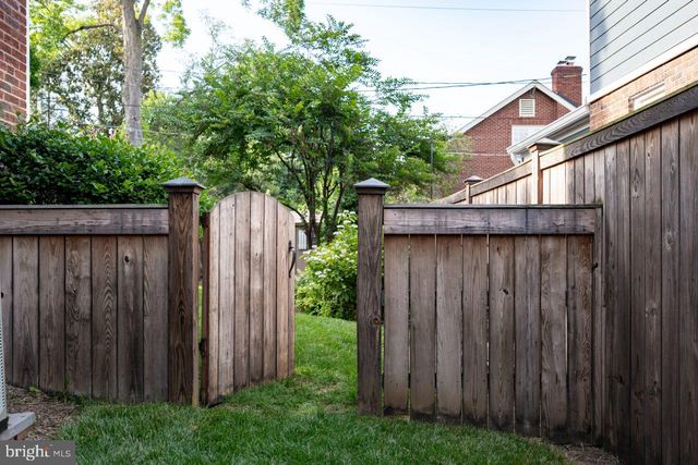 $985,000 | 104 East Oak Street, Alexandria, VA 22301