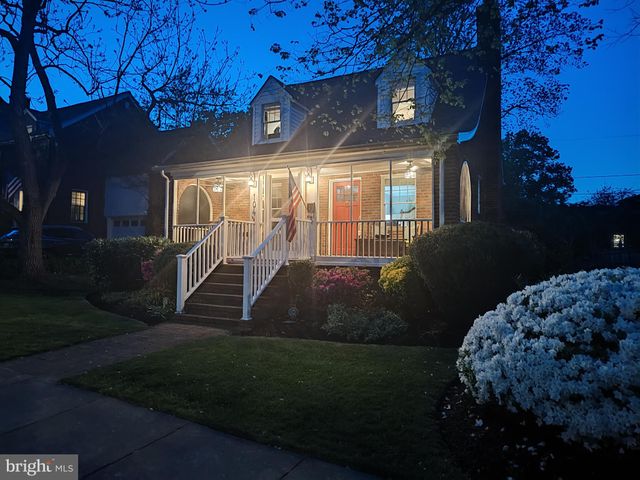 $985,000 | 104 East Oak Street, Alexandria, VA 22301